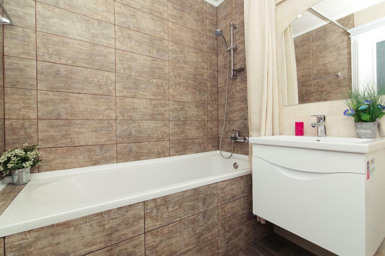Luxury Apart-Hotel On Kondrateva Street Суми Екстериор снимка